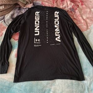 Under Armour Graphic Long Sleeve T-shirt!